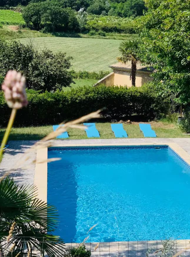 Gite dans le Sud Ardeche : ou sejourner pour visiter Vallon-Pont-d'Arc sans subir la foule ?