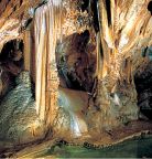 Découvrez grottes et avens en visite guidée en Ardèche